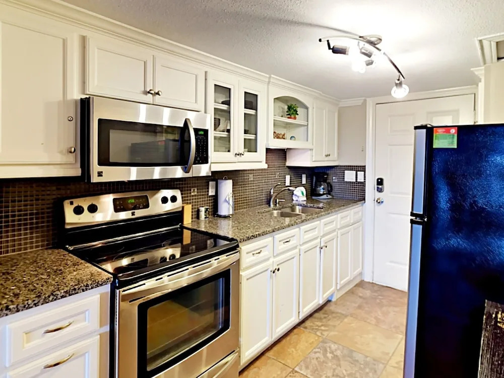 142 Sea Breeze 1 Bedroom 1 Bathroom Condo