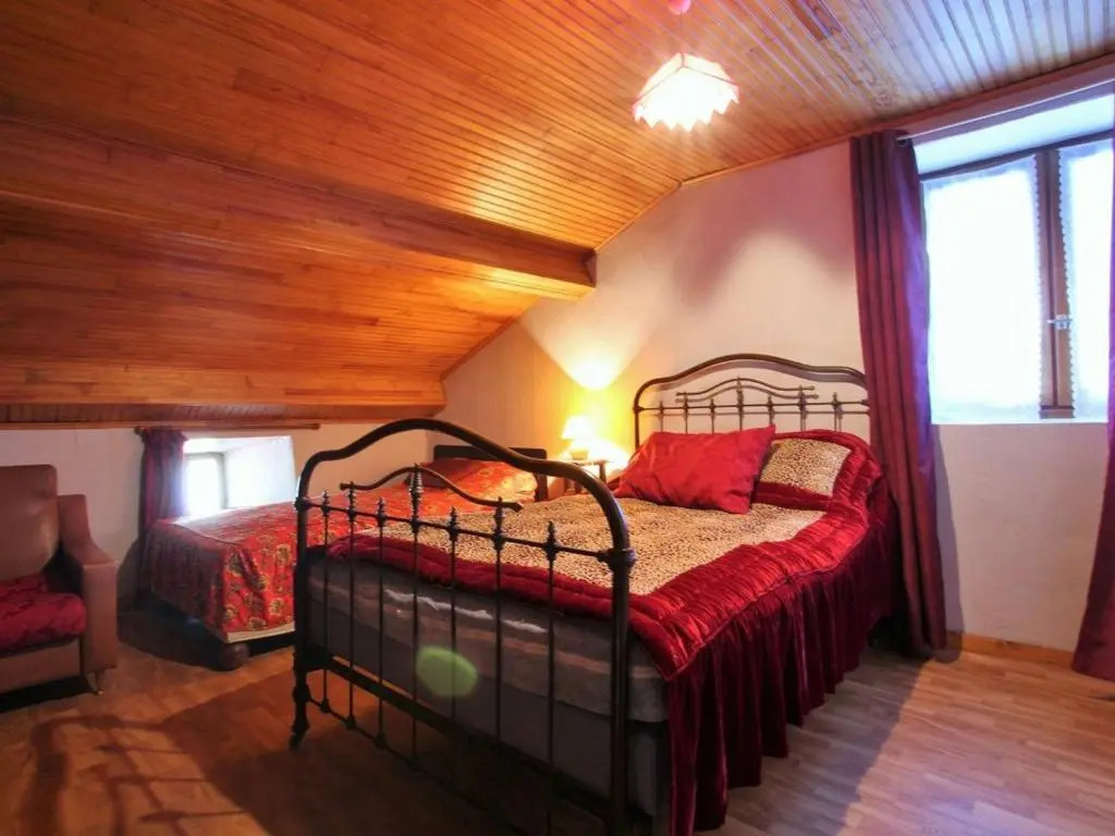 Gîte confortable en hameau calme près du Puy en Velay - 2 chambres, équipement bébé, terrain fermé - FR-1-582-141