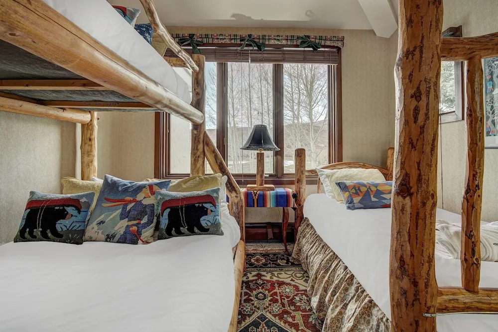 2br Condo In Arrowhead Village - 5 Minute Walk To Chairlift, Mountain Views! 2 Bedroom Condo by RedAwning