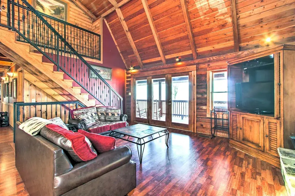 2 Mi to Ober Mtn: Hot Tub & Deck at Cozy Cabin