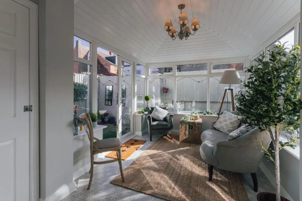 Stunning 4 bed with hot tub - walking distance to Cromer beach and town