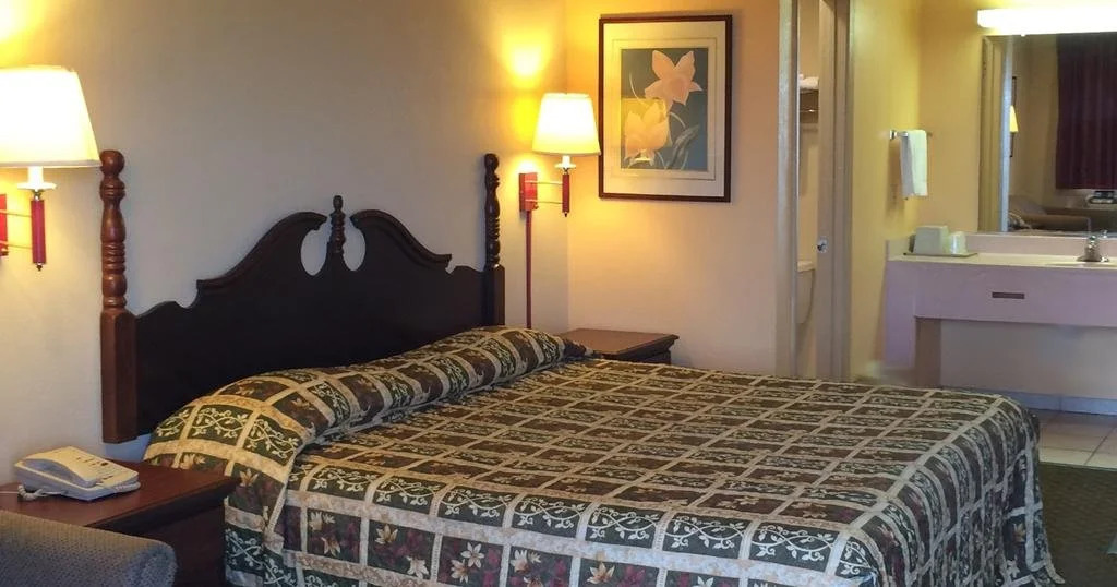 Howards Inn Motel