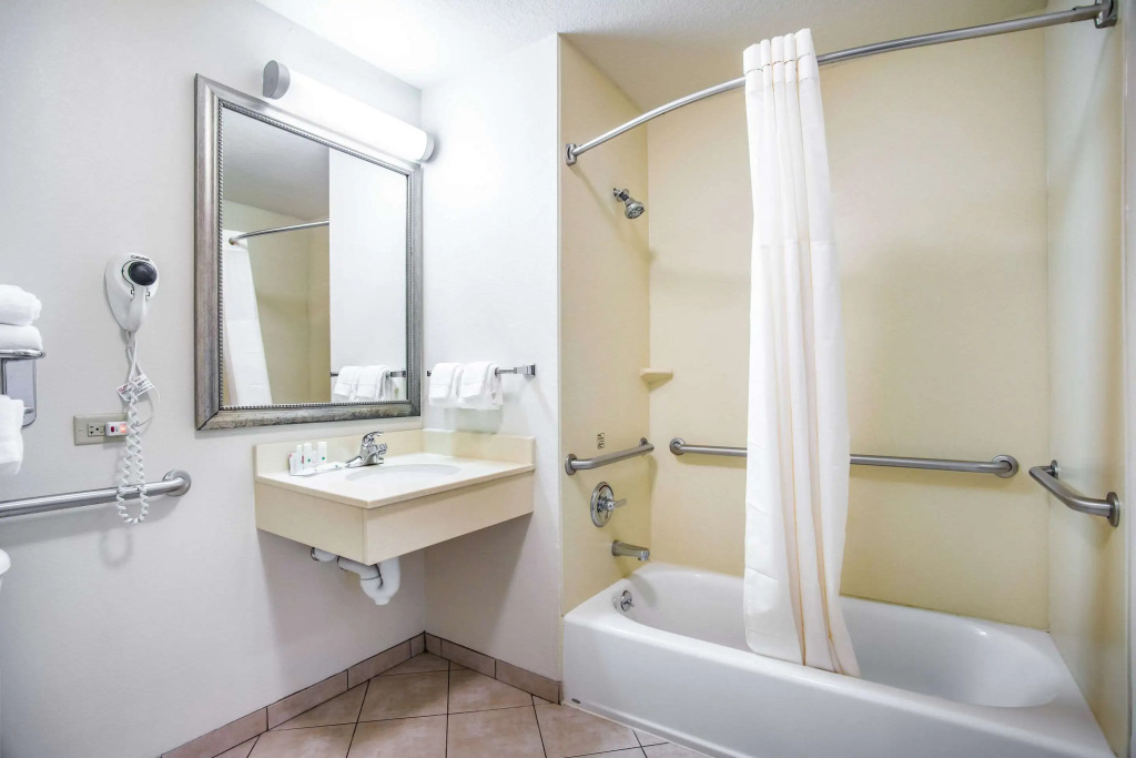 Quality Inn Parsons North