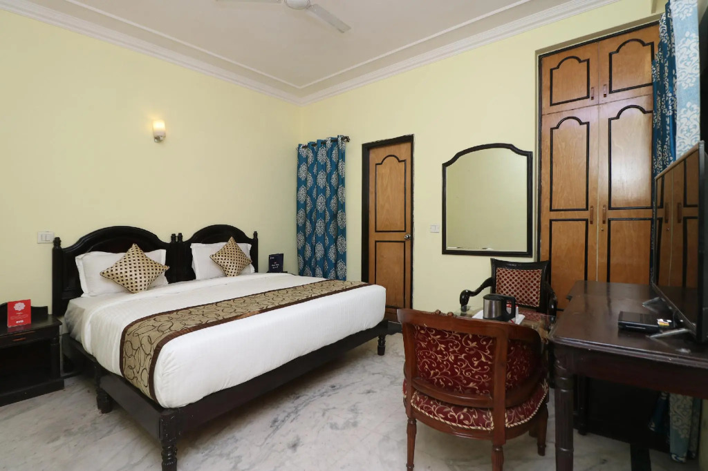 OYO 12311 Hotel Emerald