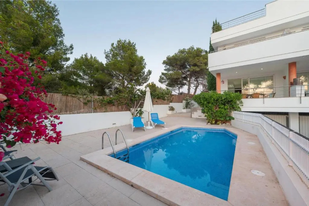 Villa Jazmin for 8 with swimming pool and beach views