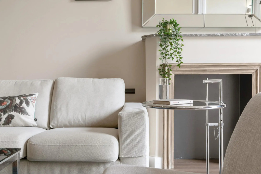 Condal in Barcelona with 3 bedrooms and 2 bathrooms