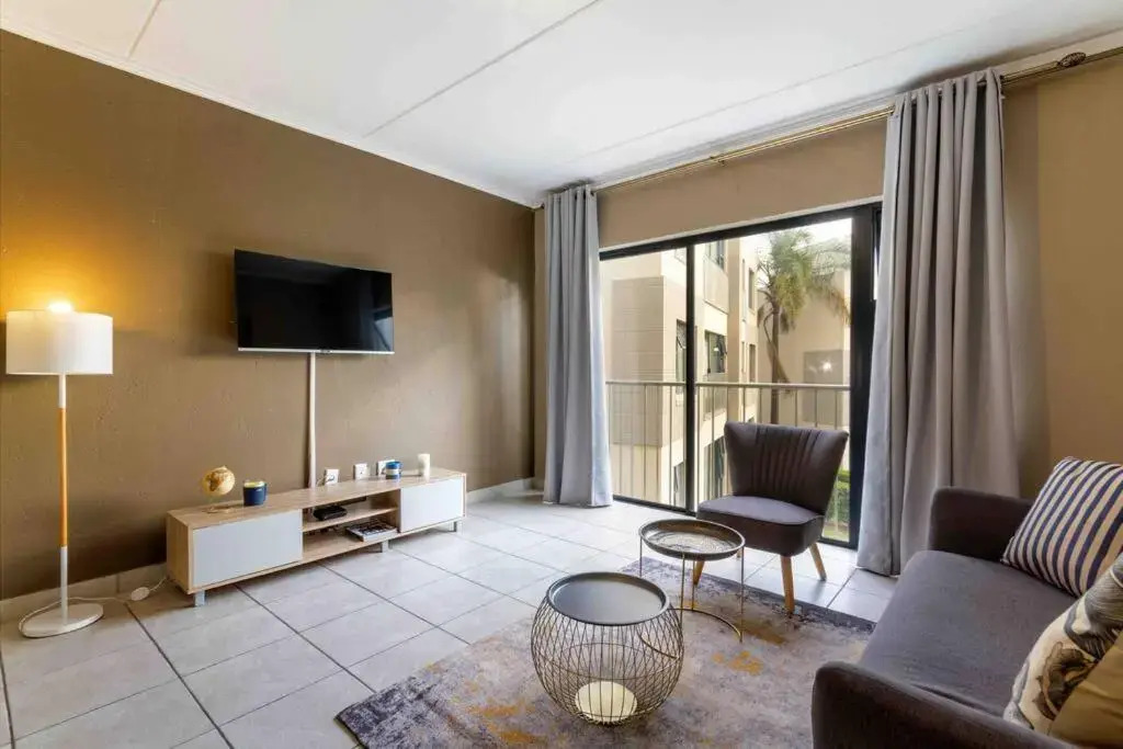 Lovely 2 bedroom apartment around Montecasino