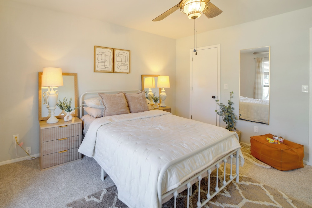 Groups Welcome, Central Location! Tulsa Gem + Yard