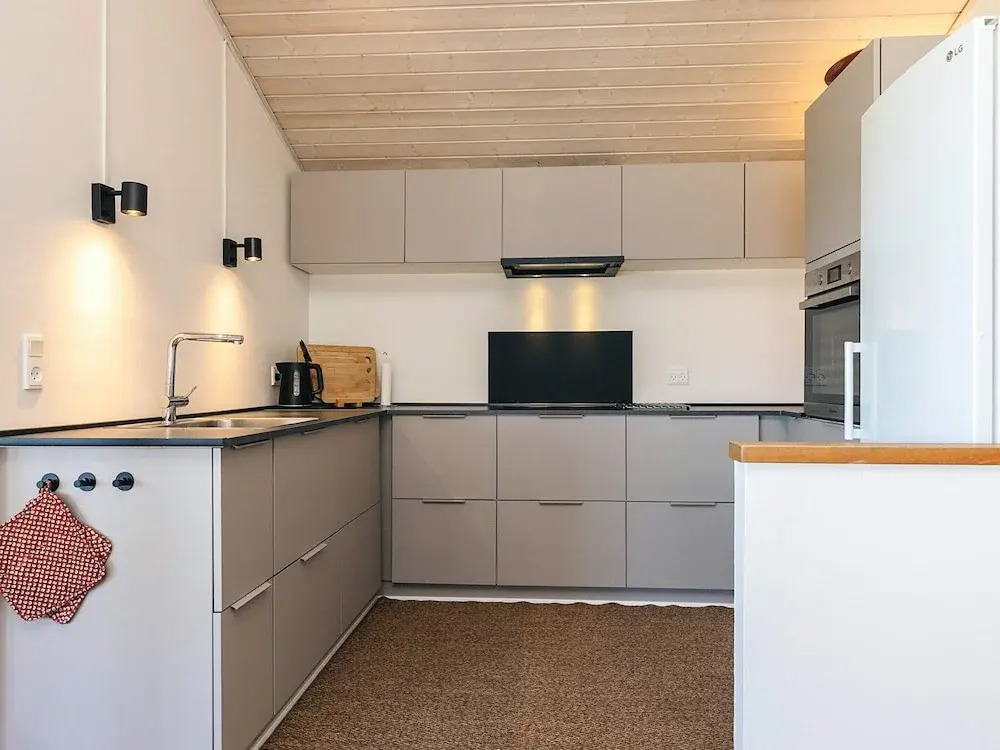 Luring Holiday Home in Poljana With Sea Nearby