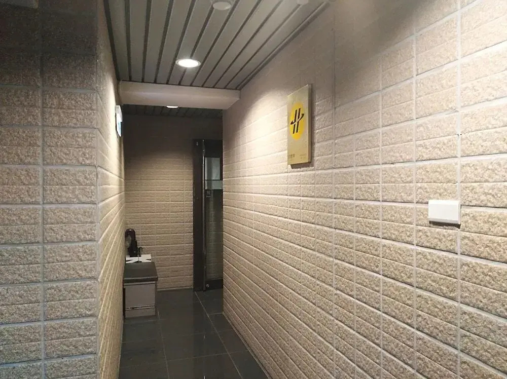 Open Room Hotel