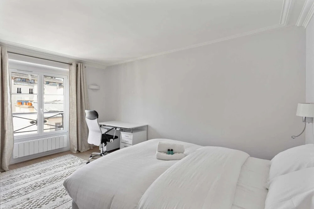 Modern Apartment Near Opera Garnier