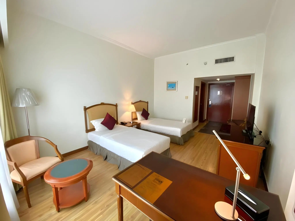 Oriental Crystal Hotel