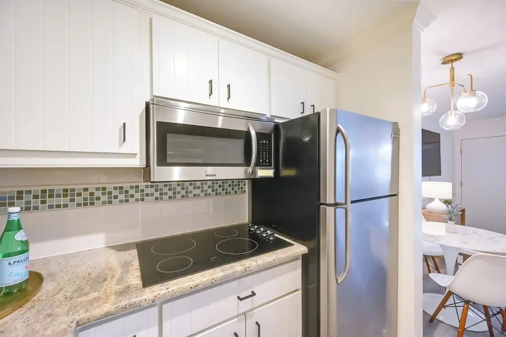 Updated Dtwn Naples Condo: Across From Beach!