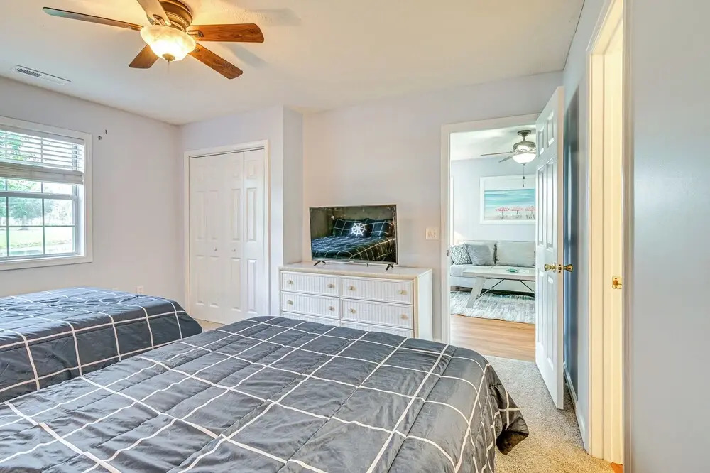Myrtle Beach Condo w/ Pool Access: 5 Mi to Ocean