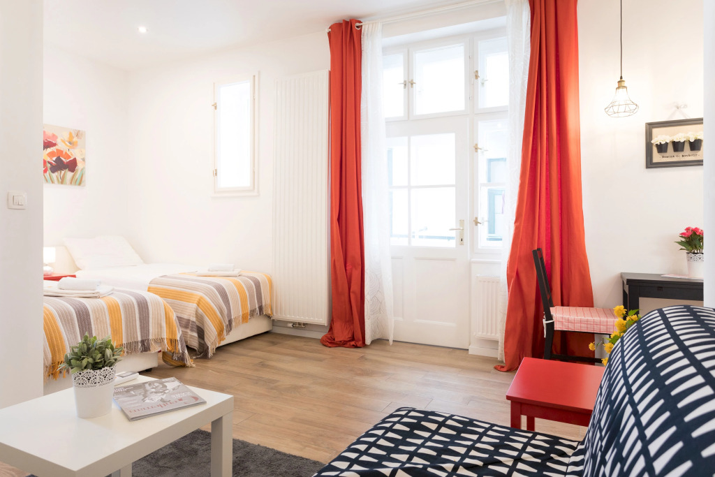 Cute Studio With Beautiful Balcony in the Center!