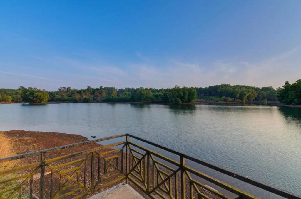 Shantai by the lake