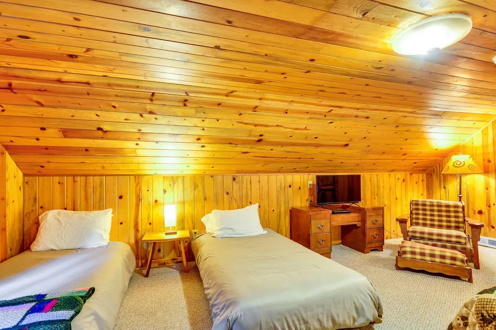 Forested 'minikahda Lodge' w/ Hot Tub Near Mt Hood