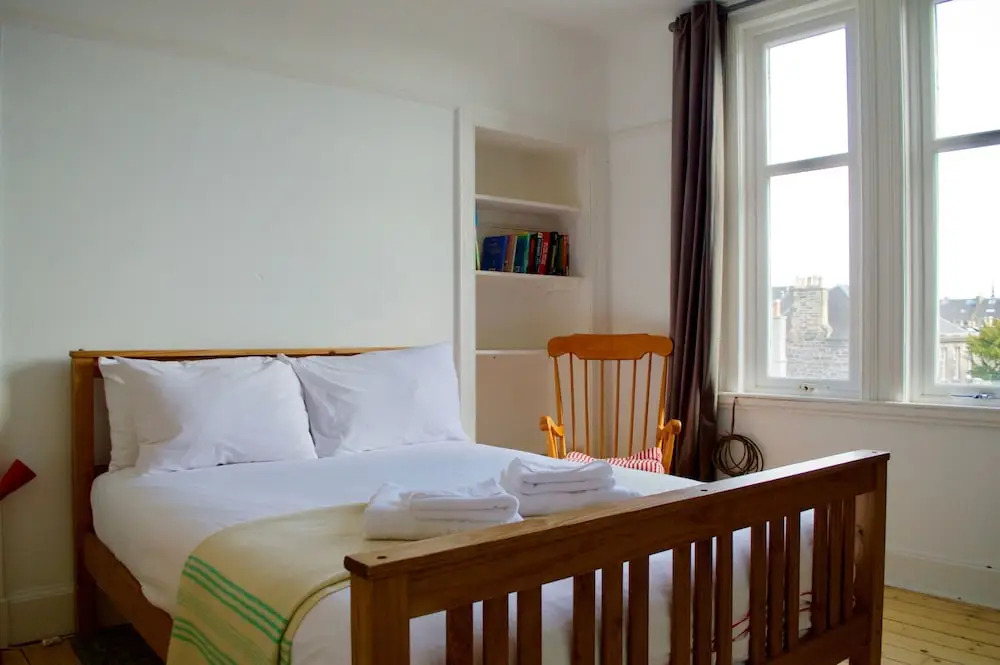 2 Bedroom Flat By The Water Of Leith