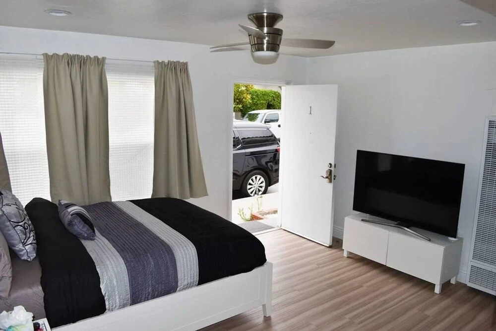 B1 Remarkable Contemporary Studio by The Beach With AC