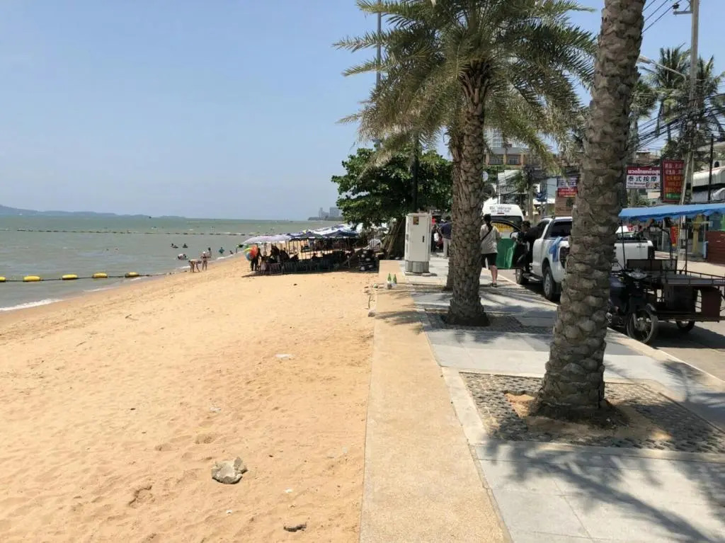 Kuno - 2Br, Beachfront Jomtien
