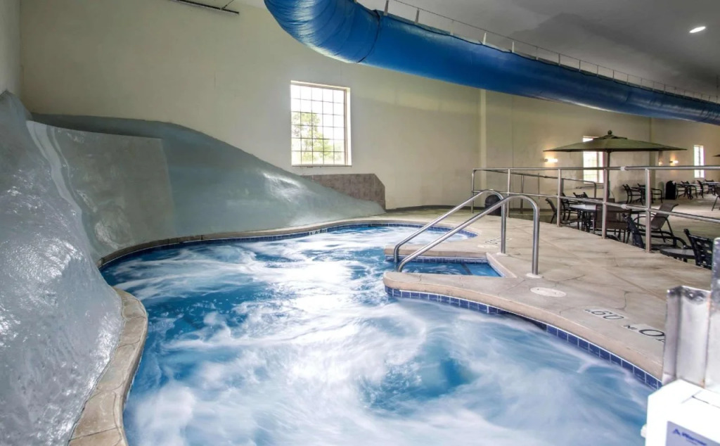 Comfort Suites Johnson Creek Conference Center