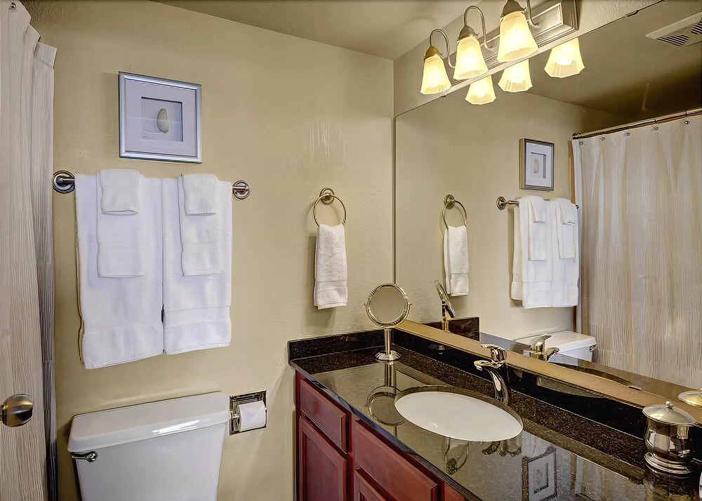 Centennial Tower Bay View Penthouse - Three Bedroom Apartment with Fir