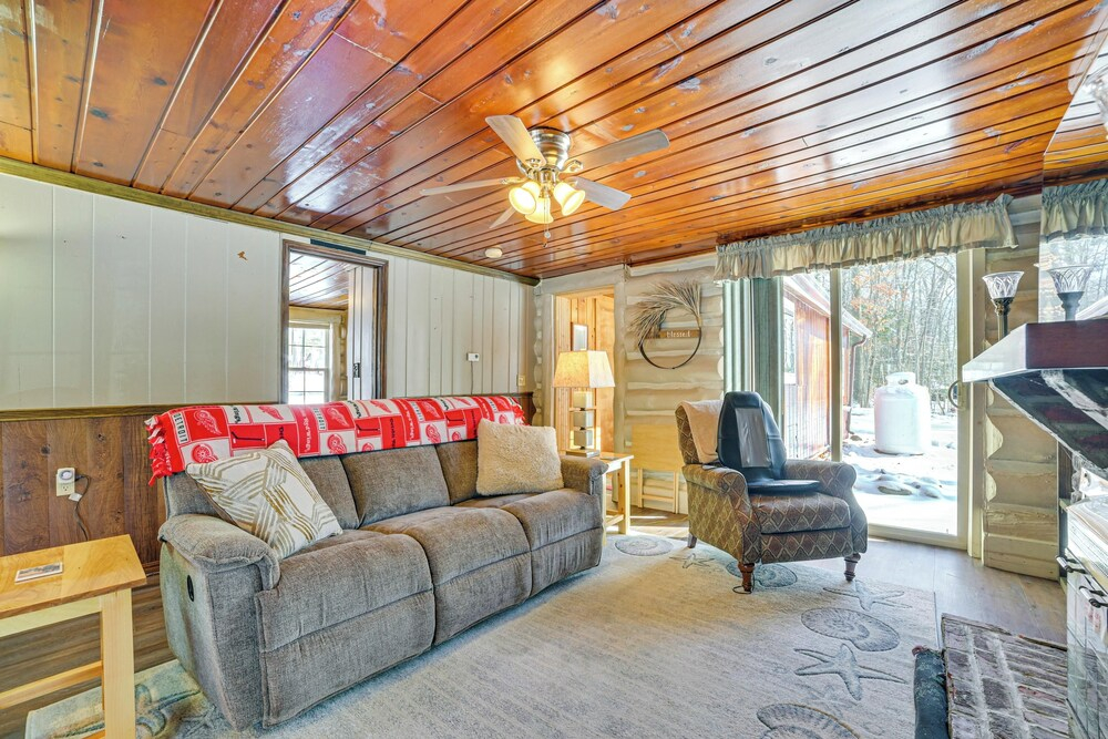 Rifle Lake Cabin! Michigan Outdoor Adventure Pad