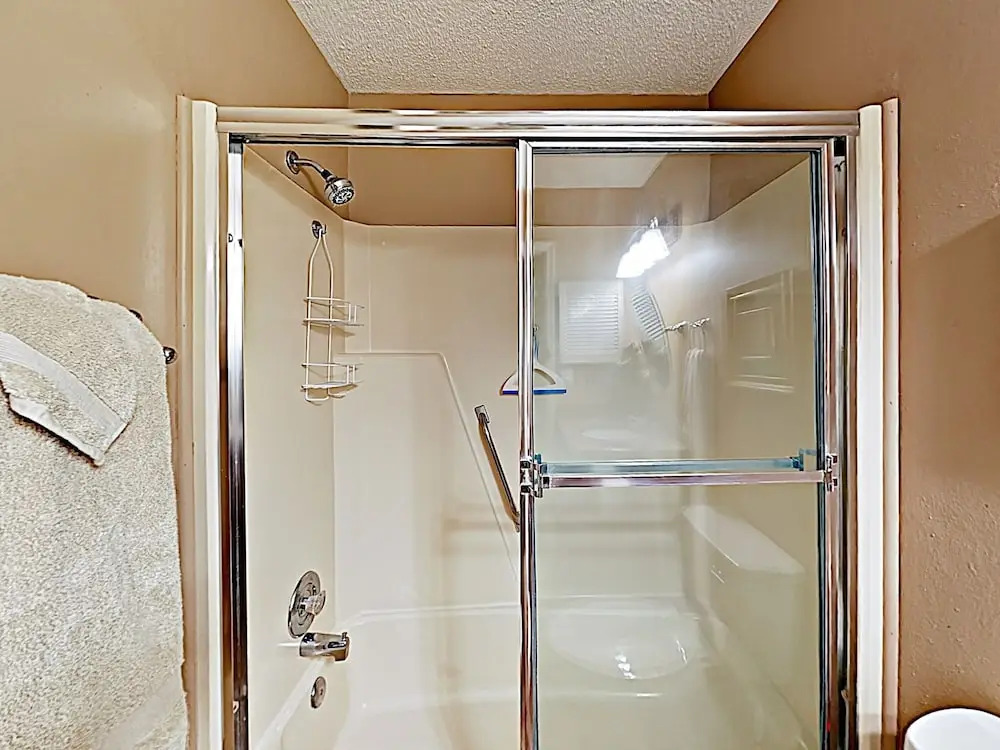 New Listing! Two-unit Rumbling Bald Resort 4 Bedroom Townhouse