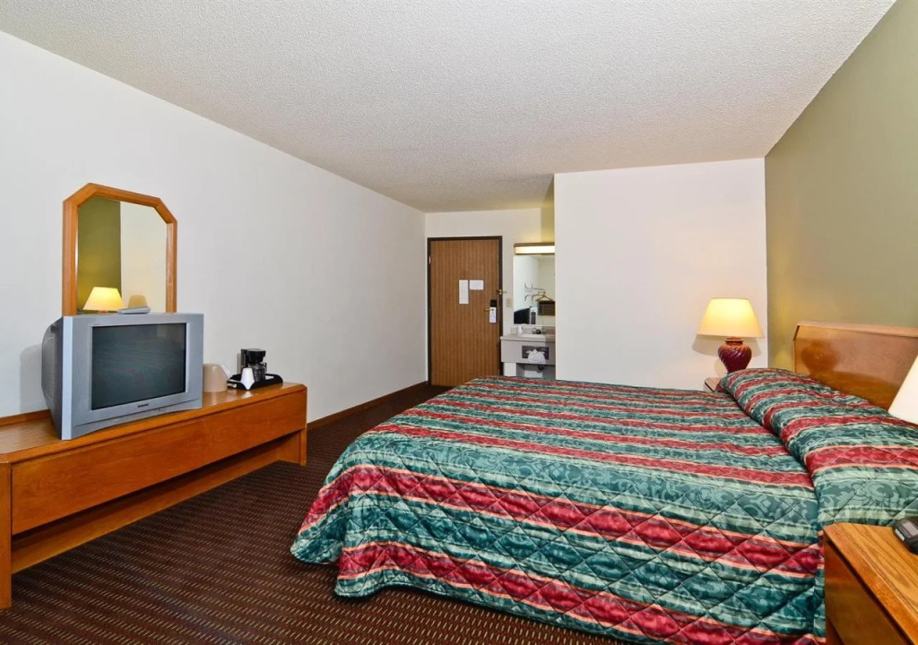 Super 8 by Wyndham Hayward WI