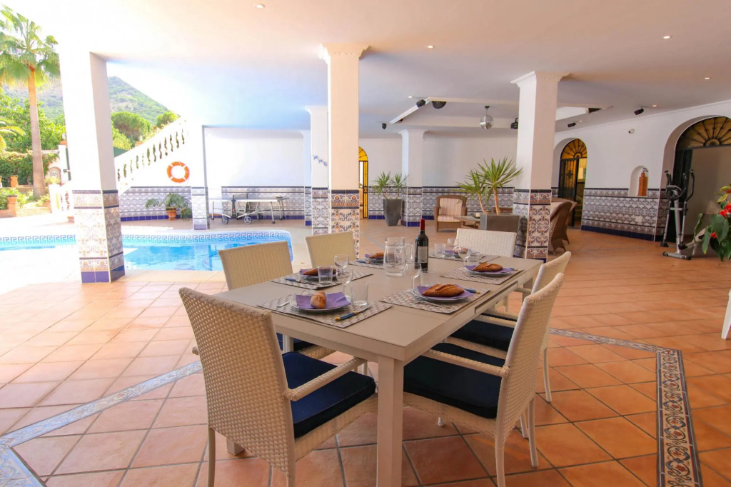 TESS Villa El Oasis