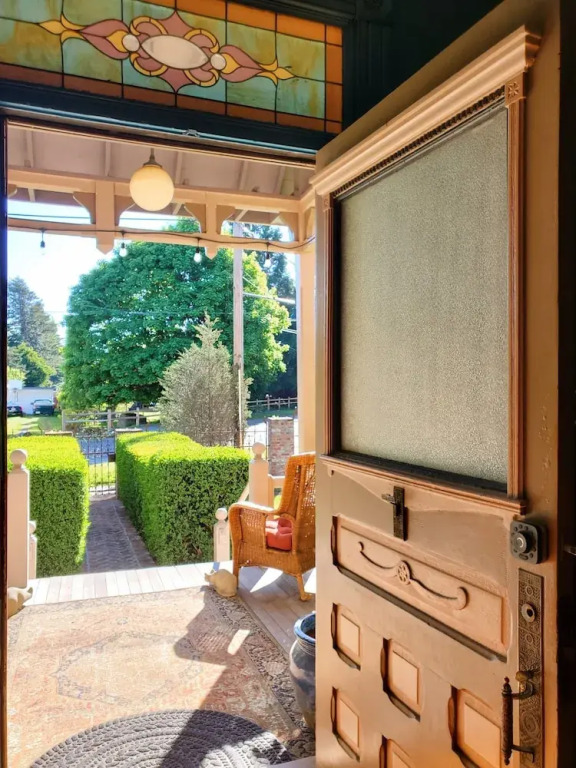 Adams Pragge House - Victorian Bed & Breakfast