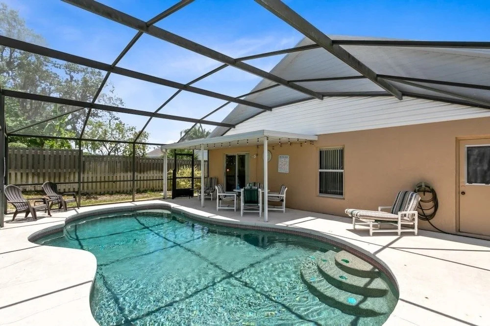 4 Bed Located In Davenport Only Minutes To Disney 4 Bedroom Villa by RedAwning
