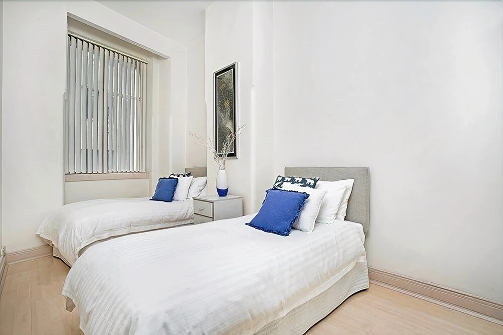 The Apartment Service CL405