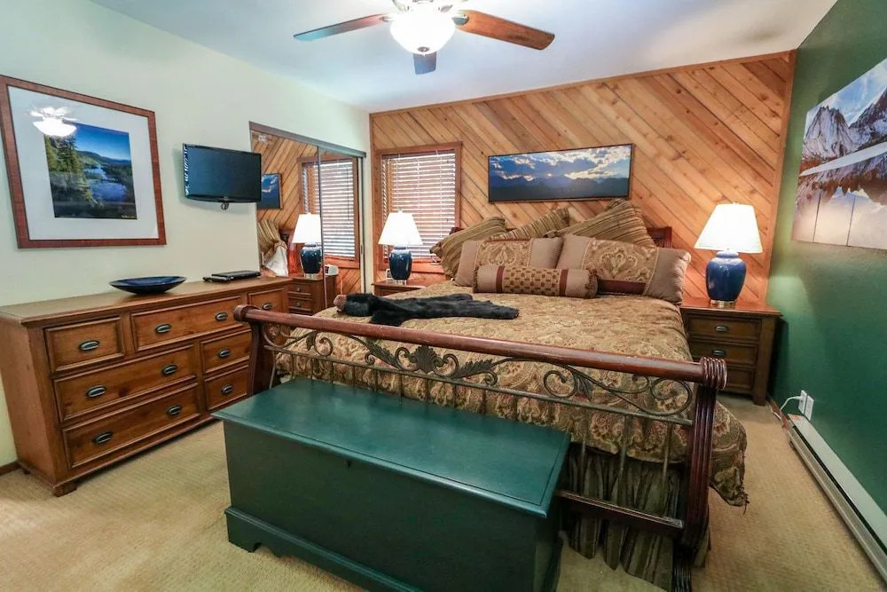 Snowcreek II 202 Remodeled, Light and Bright Condo with Washer Dryer by RedAwning