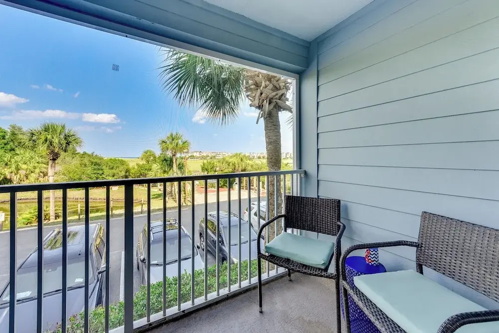 < 1 Mi to Beach: Hilton Head Island Condo w/ Pool!