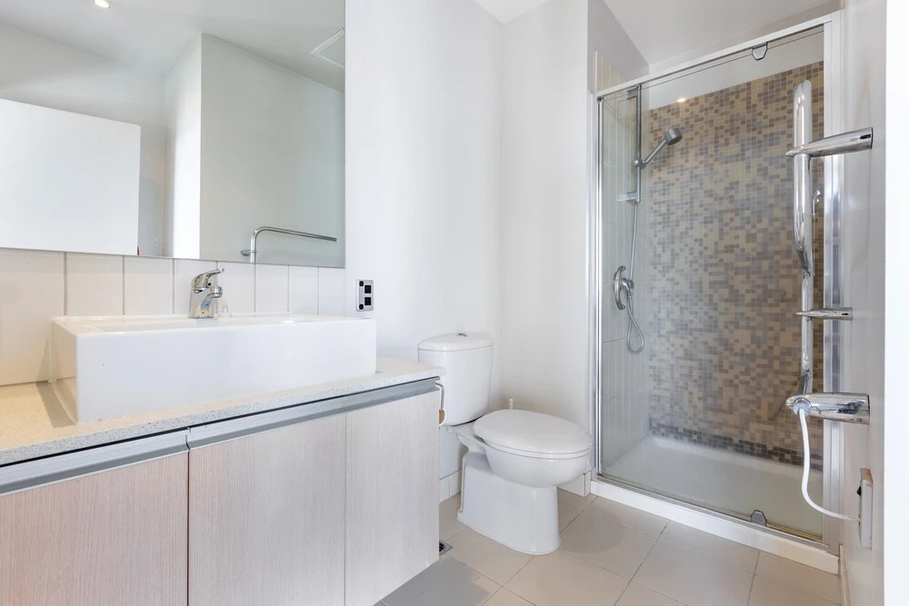 QV Lovely 1 Bedroom w Parking 1069