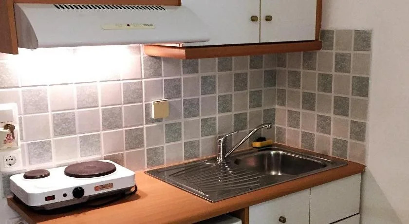 Lambrakis Studios & Apartments