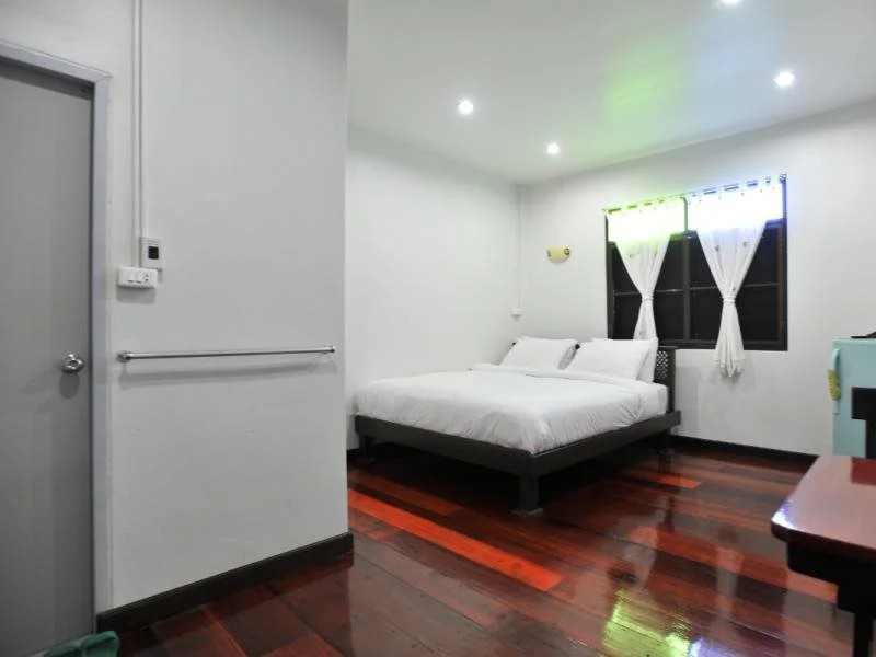 Huan Esan Place