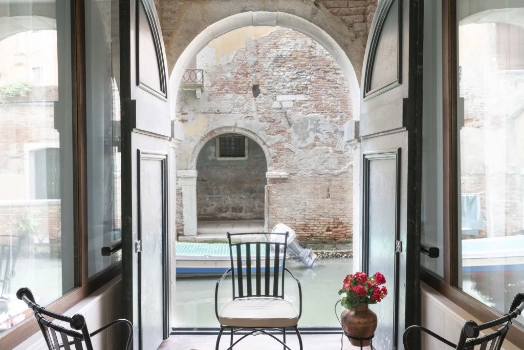 Riva Palace Apartments by Wonderful Italy