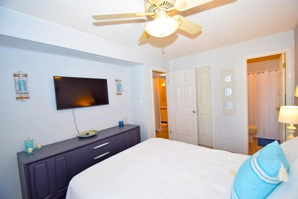 Bay Vista 102 2 Bedroom Condo by RedAwning