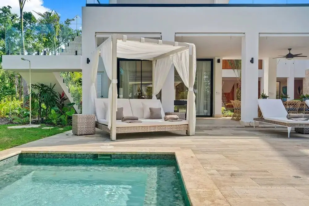 Contemporary 5 BR Luxury Golf Villa w Large Pool