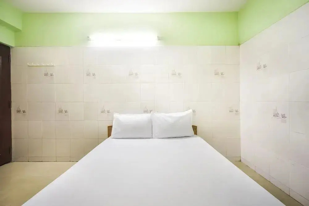 Nice Guest House by OYO Rooms