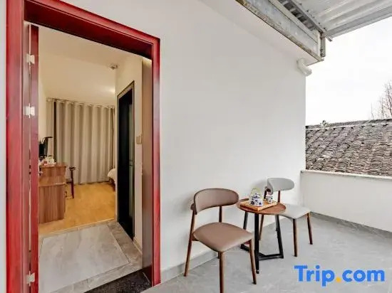 Jing Taoyuanju Homestay (Taohua Tan Scenic Area)