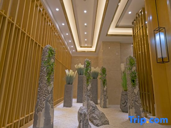 Hualong International Holiday Hotel