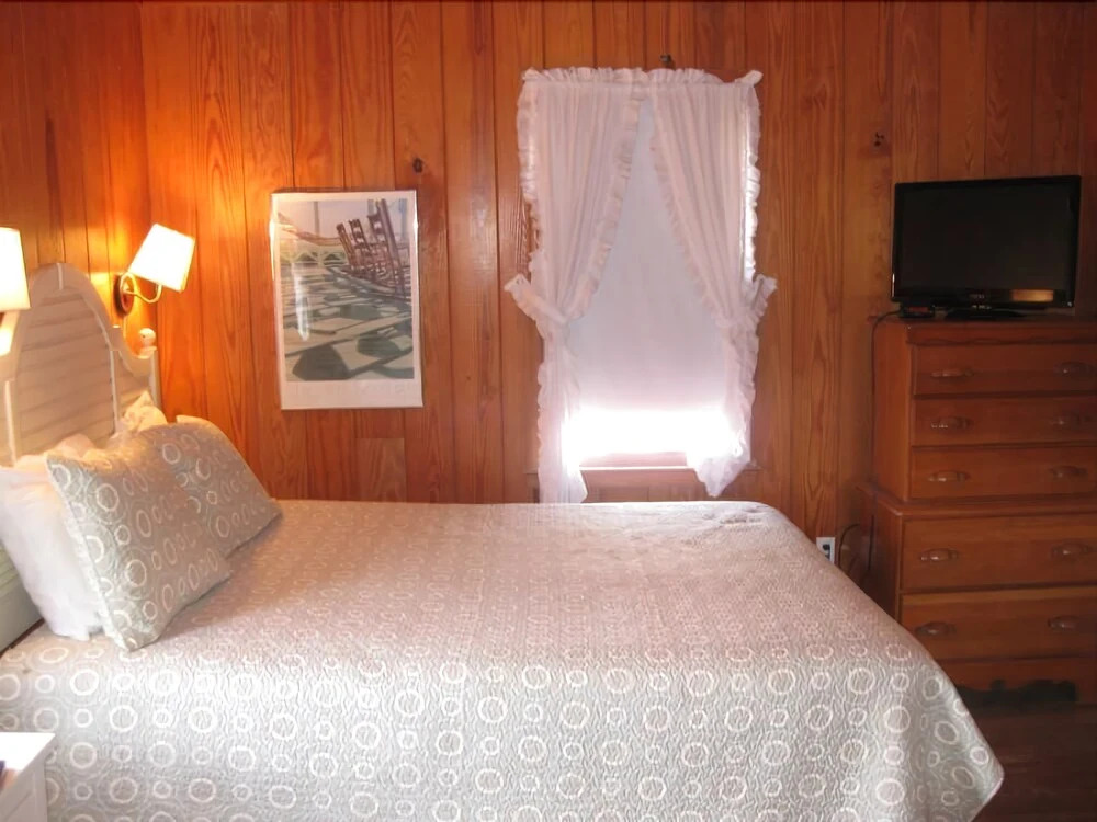 Granny's Beach House - 6 Br Home