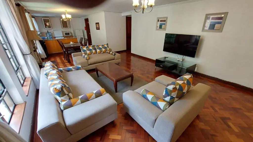 Peaceful, Spacious, Open-plan 2br apartment set in mature garden