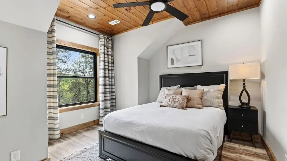 Priddy Secluded by Avantstay Hot Tub + Expansive Deck + Game Room + Home Theater