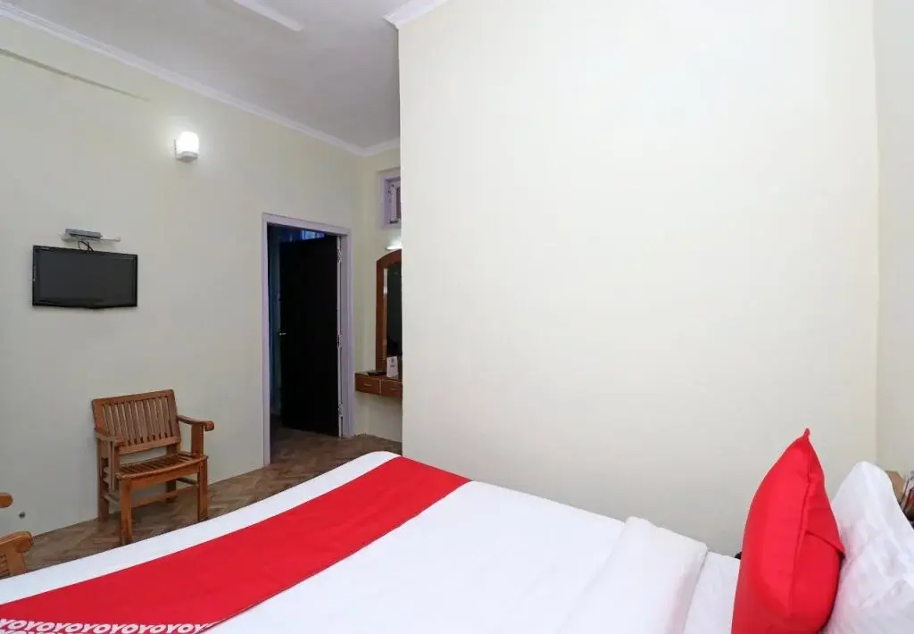 Hotel Binsar Rooms By OYO Rooms