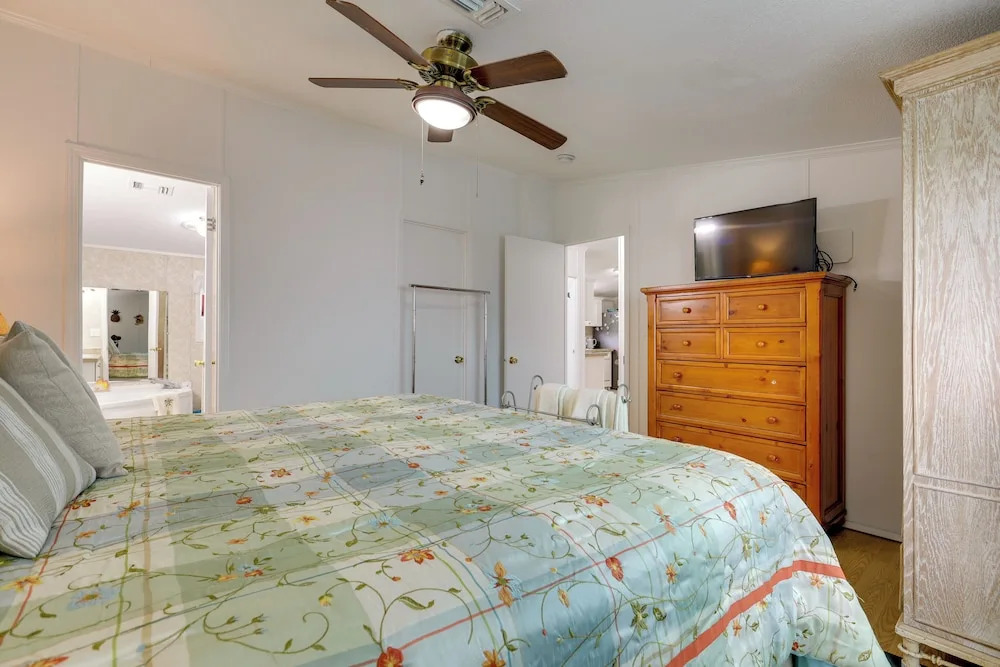 Paddle on the River! Waterfront Retreat in Stuart