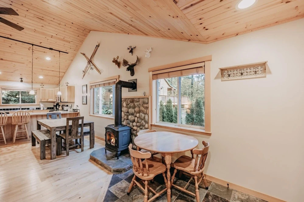 65gs - Hot Tub - Wi-fi - Pets Ok - Bbq 3 Bedroom Home by Redawning